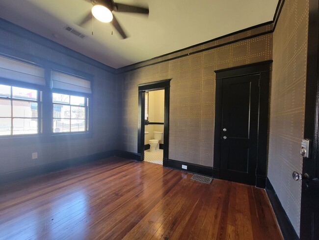 Building Photo - 10ft Ceilings - Chandeliers - Linen Gold S...