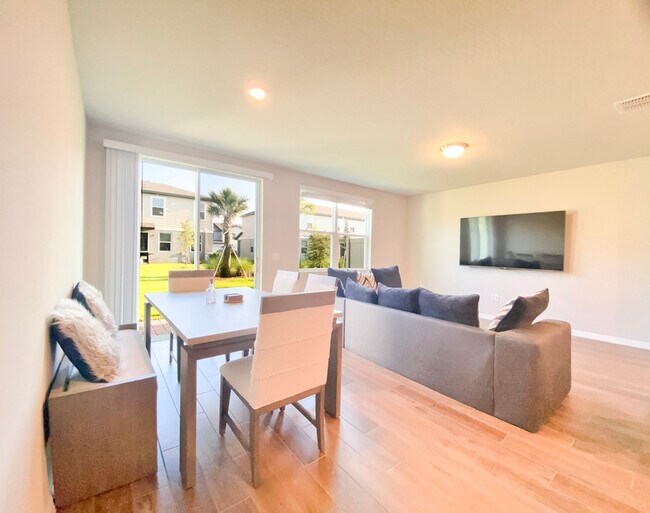 Building Photo - 561 Legacy Lp