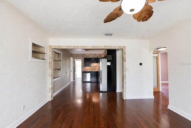 Building Photo - 520 83rd Ave N
