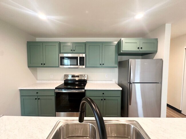 Building Photo - 533 Rustic Ridge Dr
