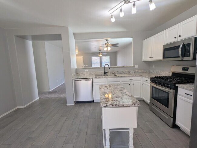 Building Photo - Newly Remodeled Rancho Sahuarita Rental!