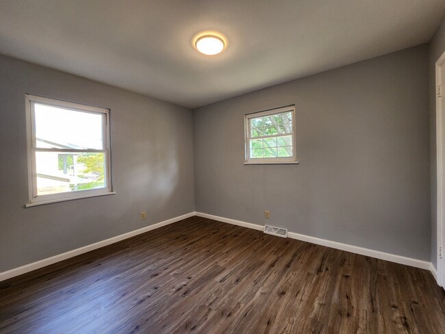 Bedroom 1 - 852 E Olmstead Ave