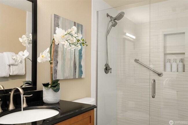 Building Photo - 2bd/1.75ba Kirkland Condo