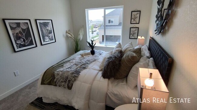 Building Photo - 647 Rollins Aly