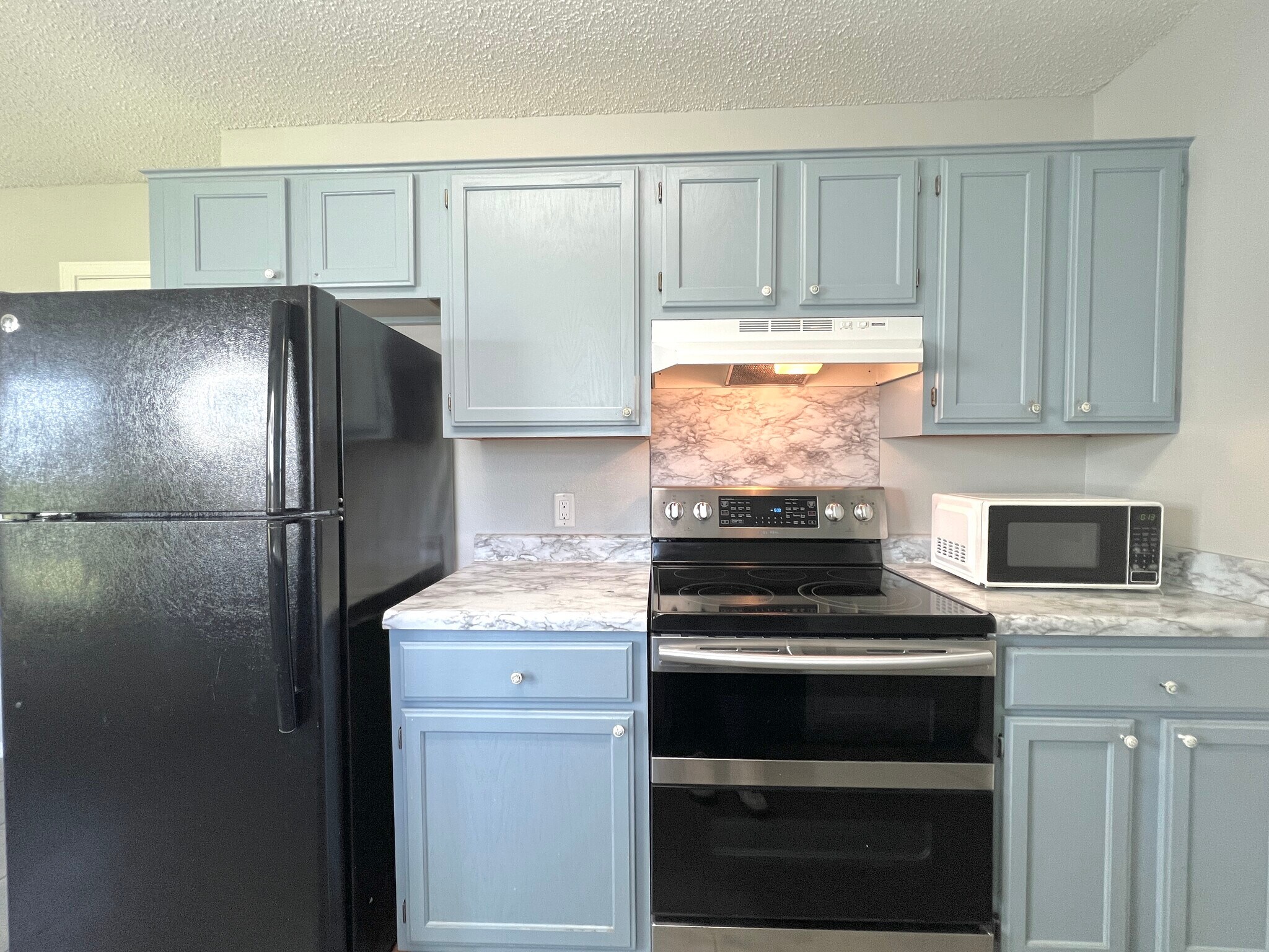 Building Photo - 14101 Cherry Hill Dr