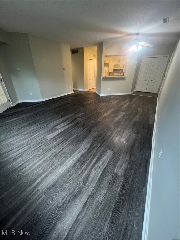 Building Photo - 320 Village Pointe Dr