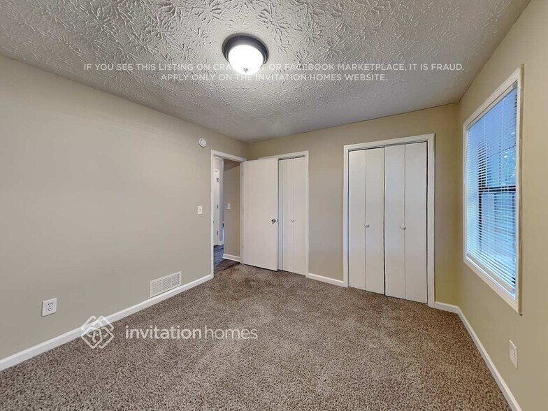 Building Photo - 820 Cedar Lake Dr SE