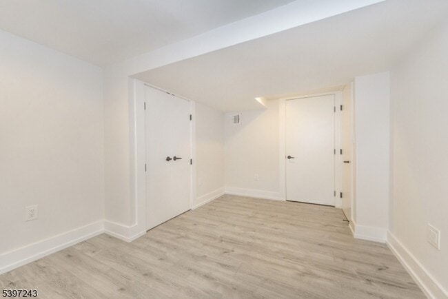 Building Photo - 266 Elmwood Ave