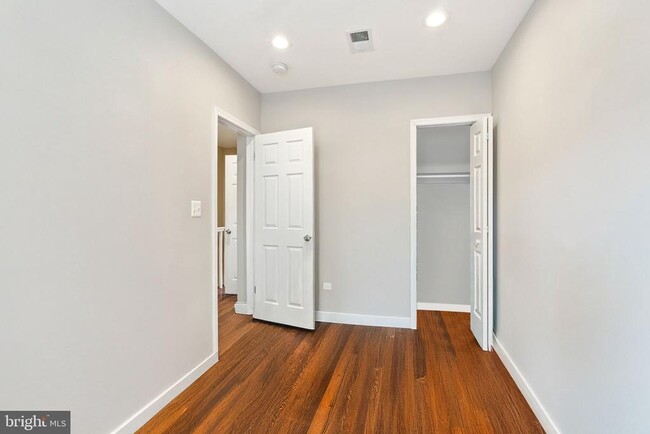 Building Photo - 1615 Fairlawn Ave SE