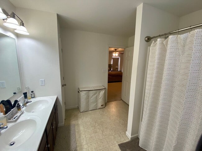 Building Photo - 27 E Imperial Dr