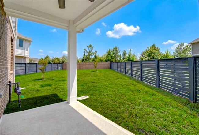 Building Photo - 18815 River Overlook Ct