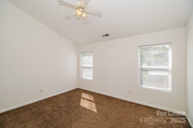 Building Photo - 734 Aberdeen Glen Pl