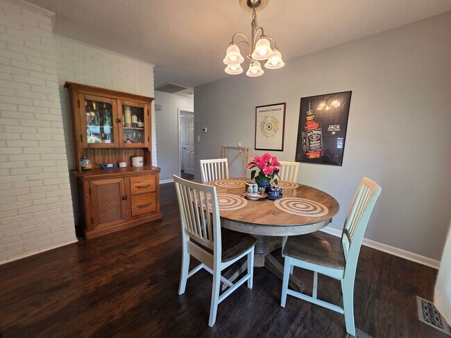 Building Photo - Sherwood Forest Gem | Spacious 3BR Home with Fenced Yard & Flex Room