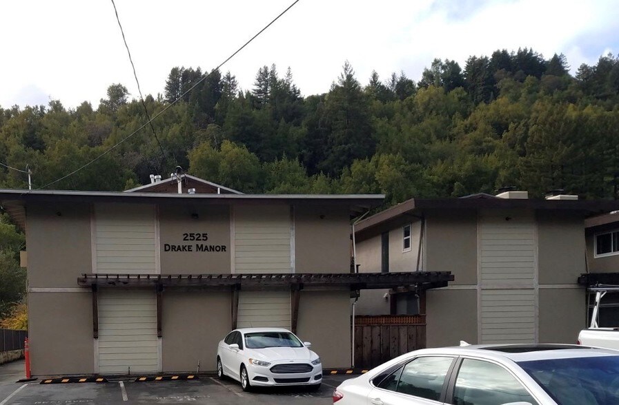 Drake Manor - 2525 Sir Francis Drake Blvd