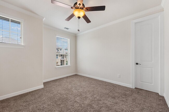 Building Photo - 13217 Green Hills Dr