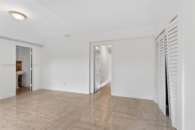 Building Photo - 1350 NE 149th St