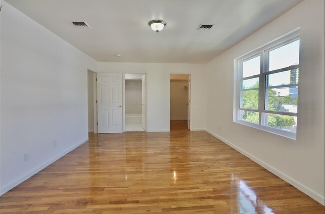 Building Photo - 6207 Newkirk Ave