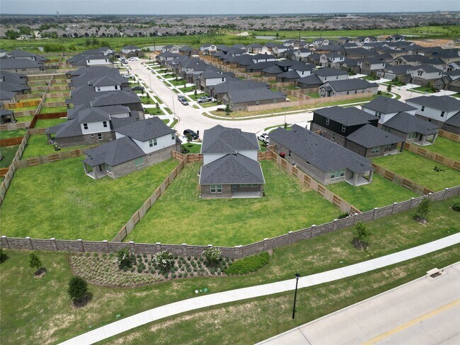 Building Photo - 21627 Royal Jett Dr