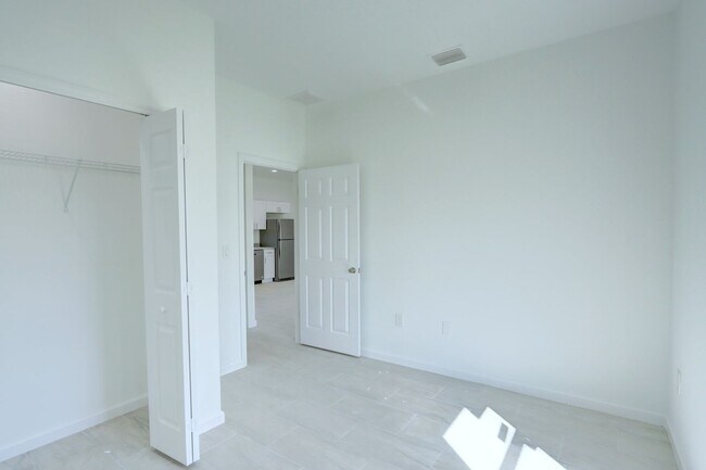 Building Photo - BRAND NEW 3/2/1-SAVANNAH MODEL-GREAT SW LEHIGH LOCATION