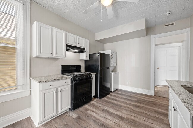 Building Photo - 652 N 29th St