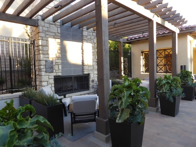 Building Photo - 5-Bedroom Home with Loft in Gated Victoria at Plum Canyon!