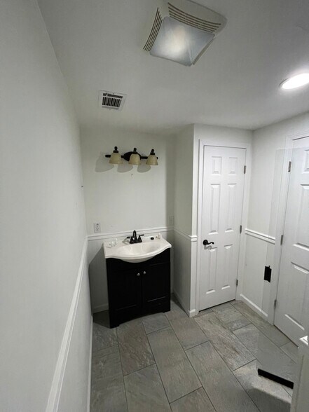 Building Photo - 5490 E Emerald Ct