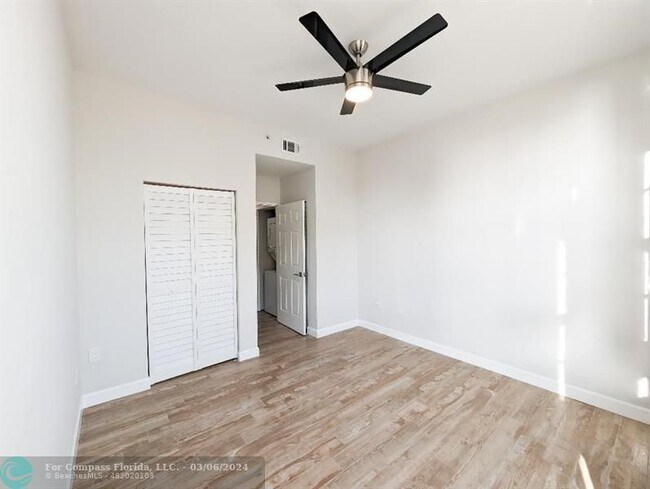 Building Photo - 520 SE 5th Ave