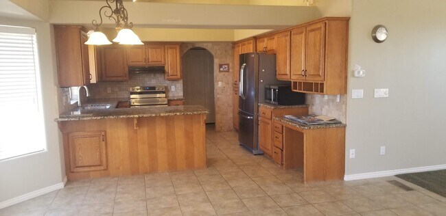 Building Photo - 304 W Mariposa Dr