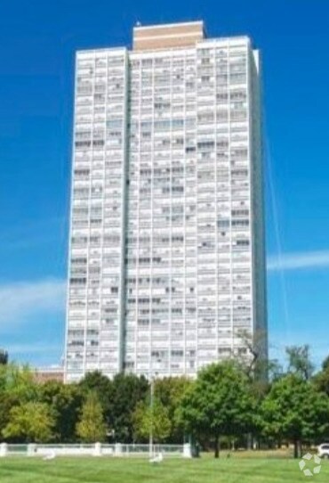 Building Photo - 1700 E 56th St