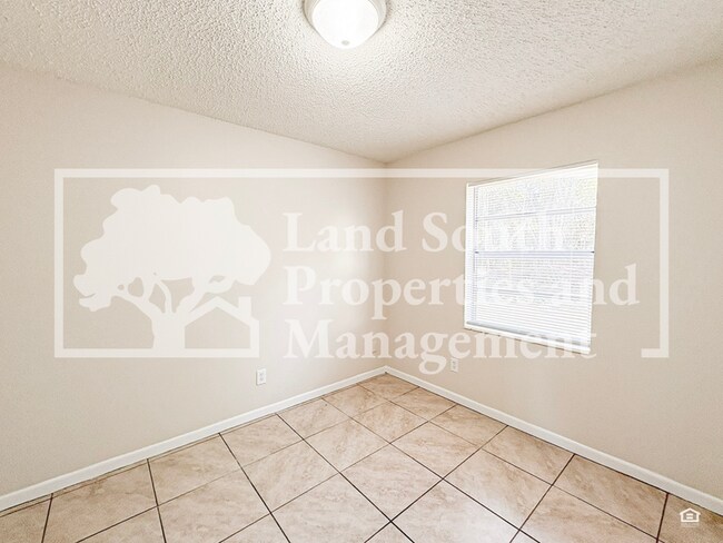 Building Photo - 5866 Charlton Dr