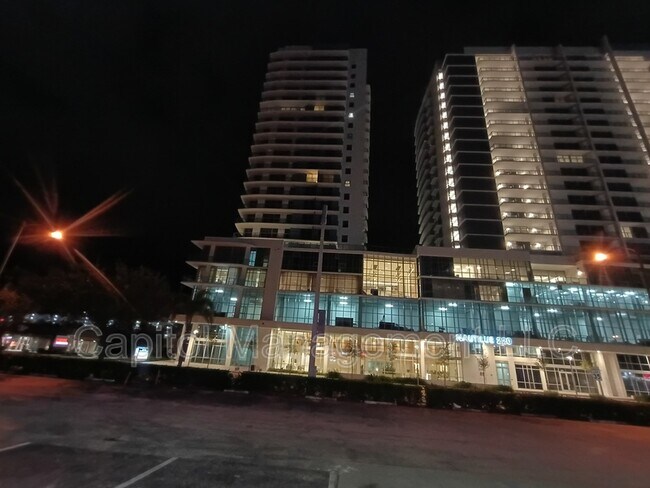 Building Photo - 220 Lake Shore Dr