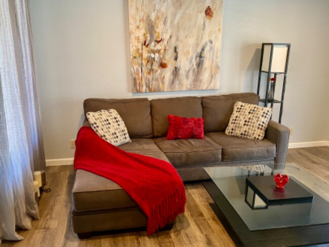 Building Photo - 4901 E Mesquite Ave