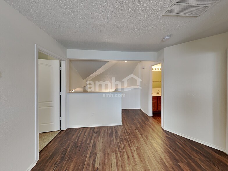 Building Photo - 736 Trees Dr