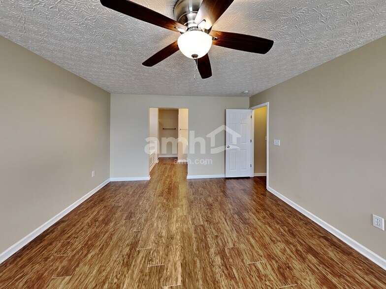 Building Photo - 227 Merriston Cir