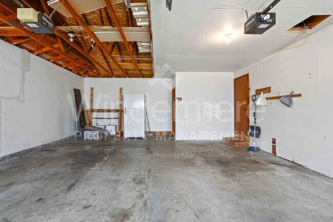 Building Photo - 906 S McDonald Rd