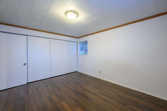 Building Photo - Spacious 4-Bedroom Contemporary Home with 1-Bedroom ADU