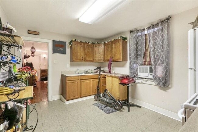 Building Photo - 522 Aurora Ave