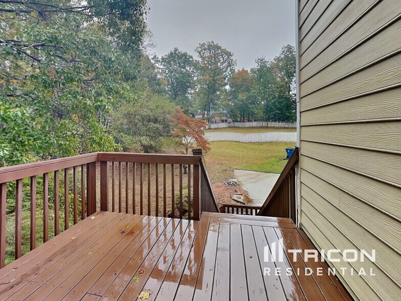 Building Photo - 1925 Sidneys Cove