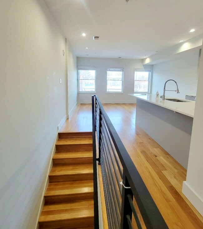 Building Photo - 1728 Wisconsin Ave NW