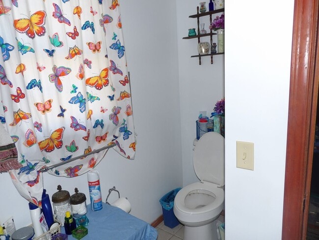 Building Photo - Room for Rent $600/month plus utilities