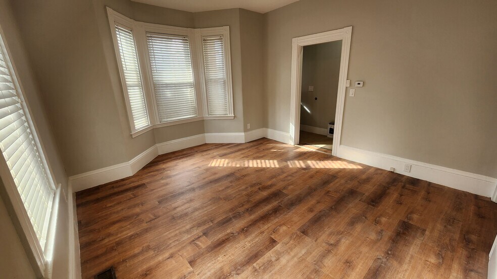 Building Photo - 14 Islington St