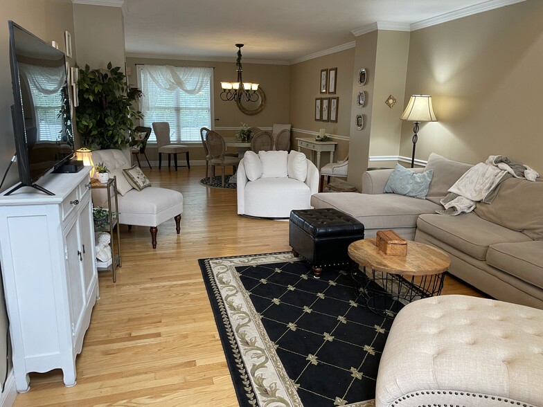 05 Family room - 59 Providence Rd