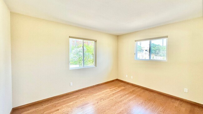 Building Photo - Amazing Location & Sprawling Country Livin...