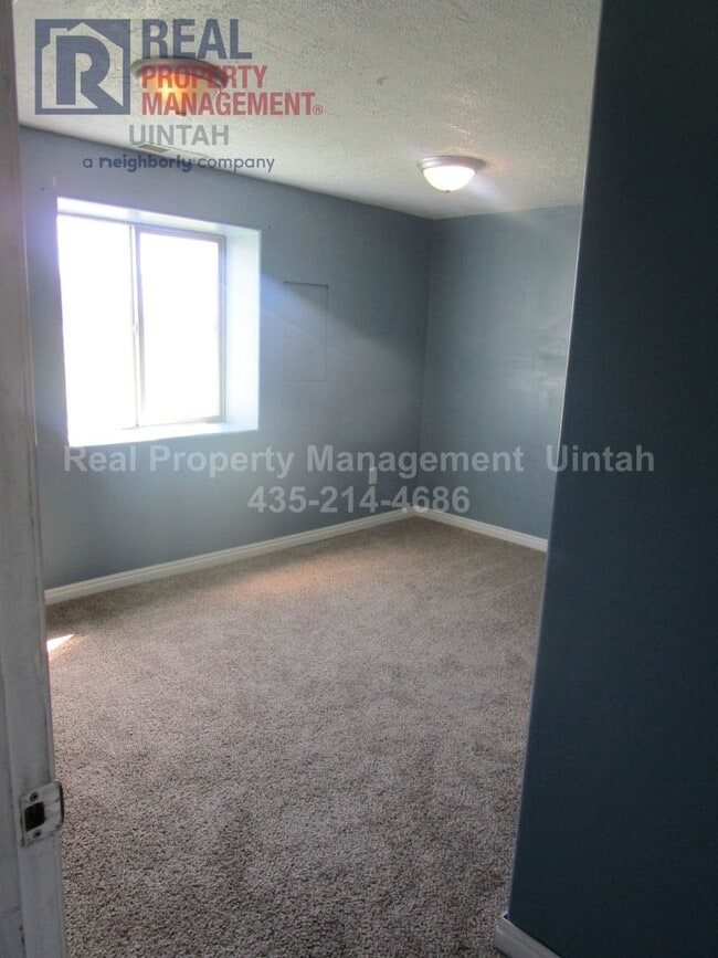 Building Photo - Beautiful 6 bedroom, 3 Bath, 3 Car Garage ...