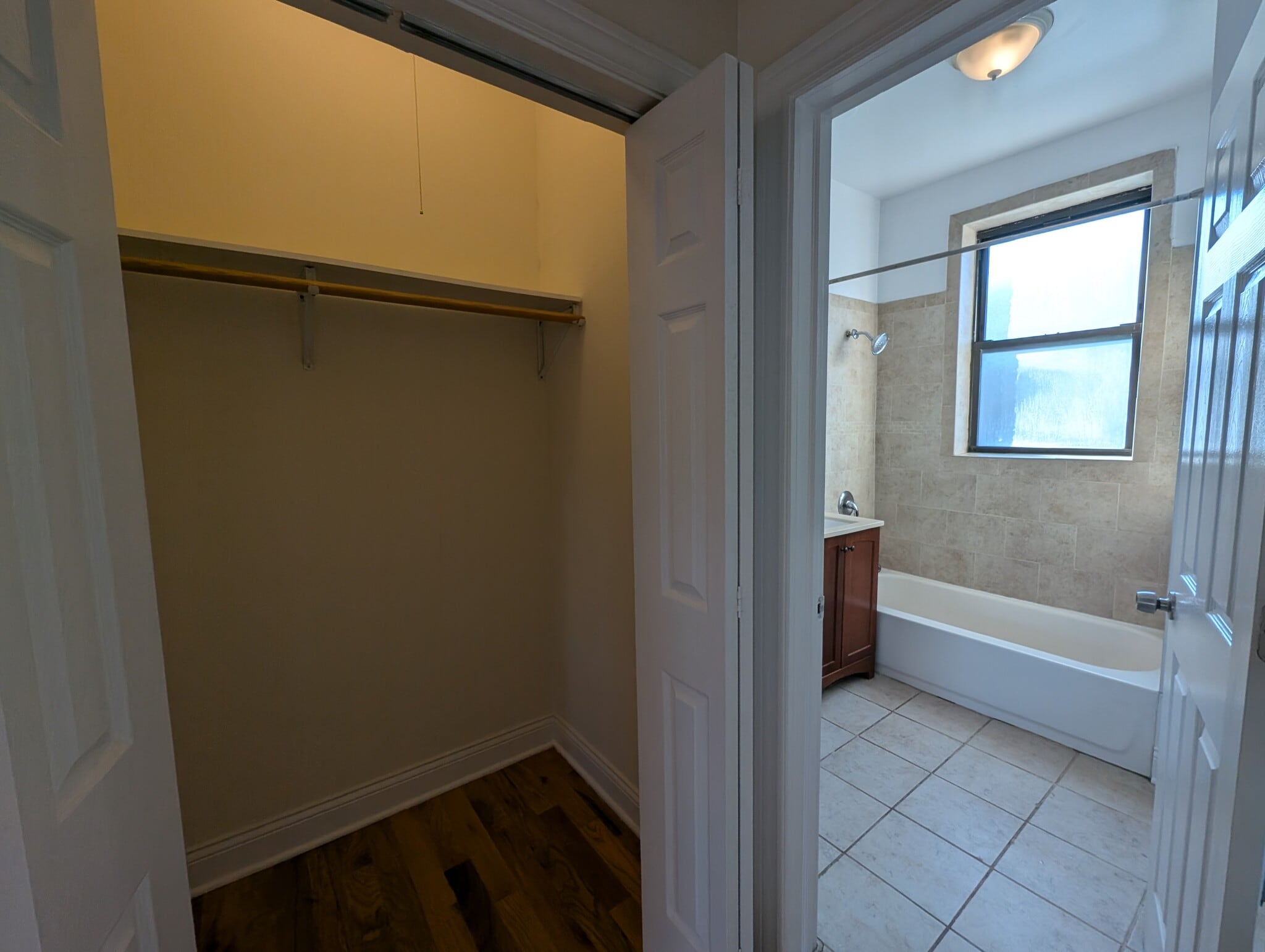 Building Photo - 822 W Waveland Ave