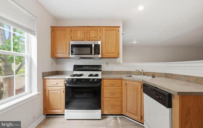 Building Photo - 362 Hamilton Dr