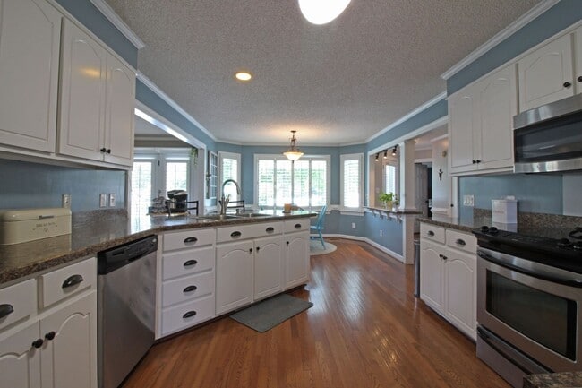 Building Photo - 103 Carolina Wren Cir