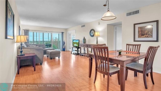Building Photo - 3150 N Palm Aire Dr