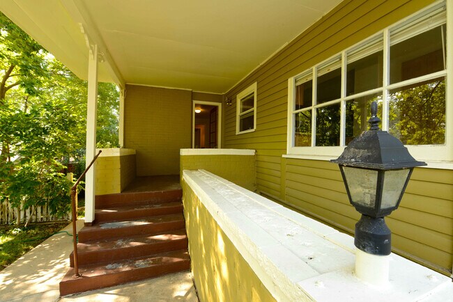 Building Photo - 1418 Mapleton Ave