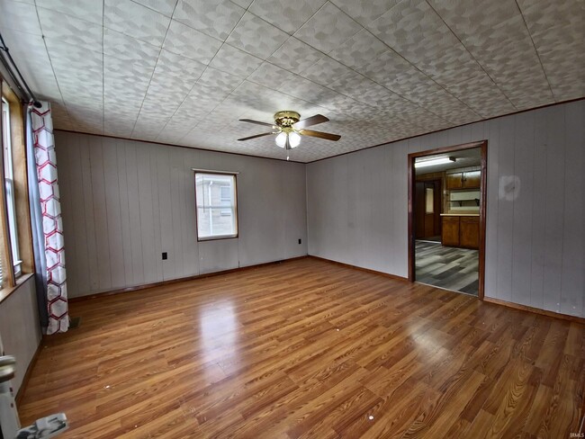 Building Photo - 108 S Oak St